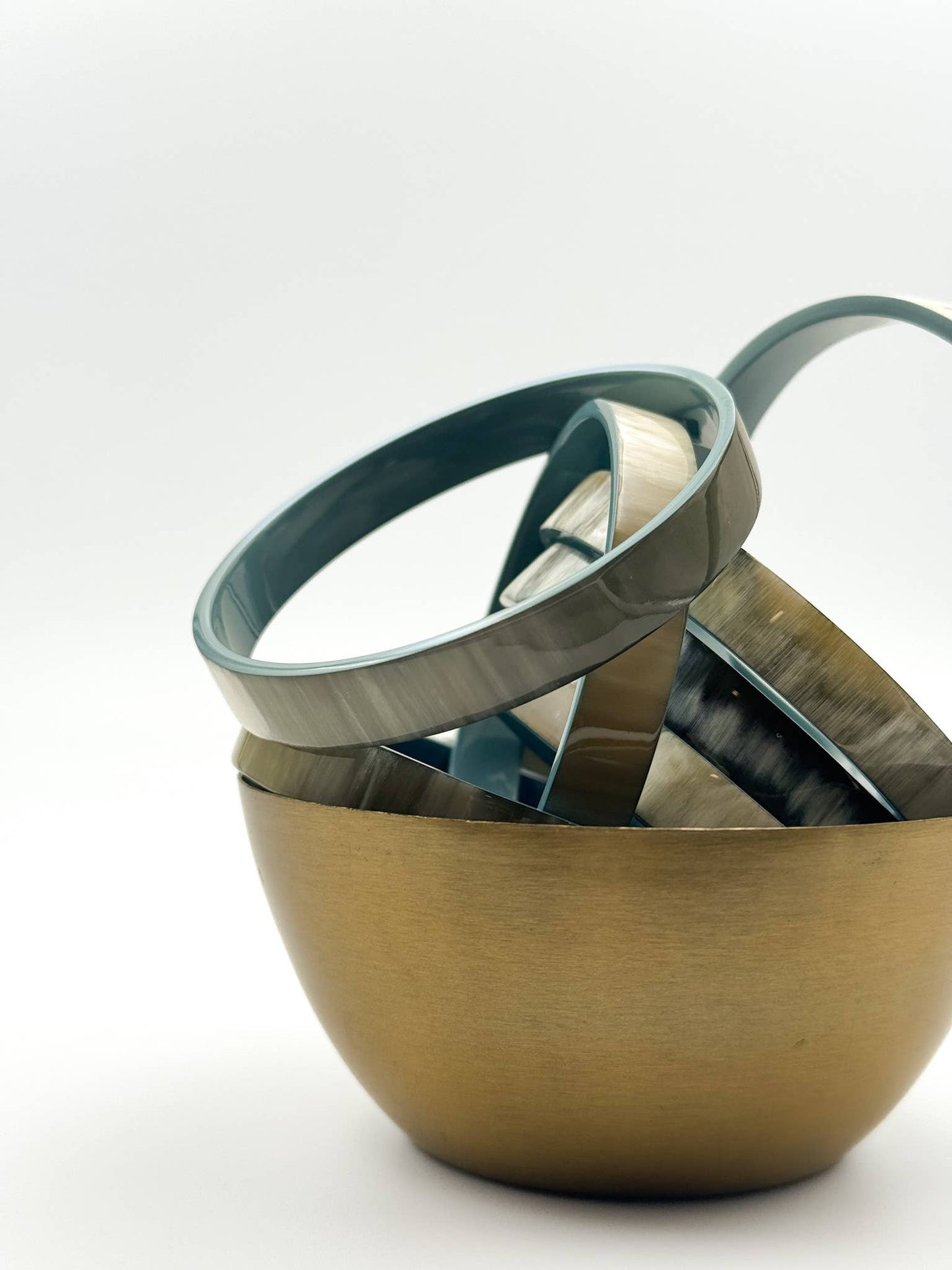 Lacquered buffalo horn bangle Width 1 cm Milky blue