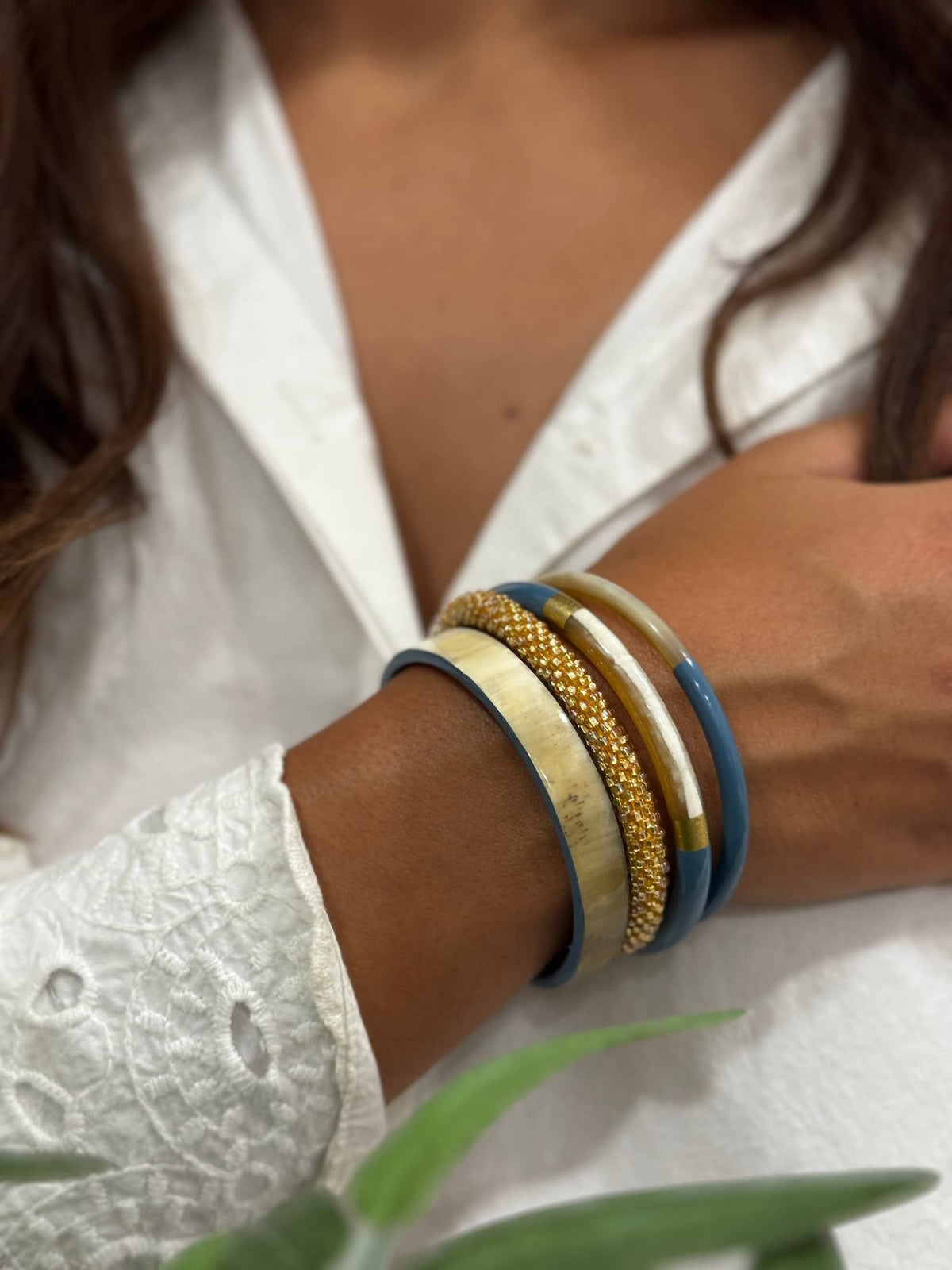 Lacquered buffalo horn bangle Teal blue and gold 6mm