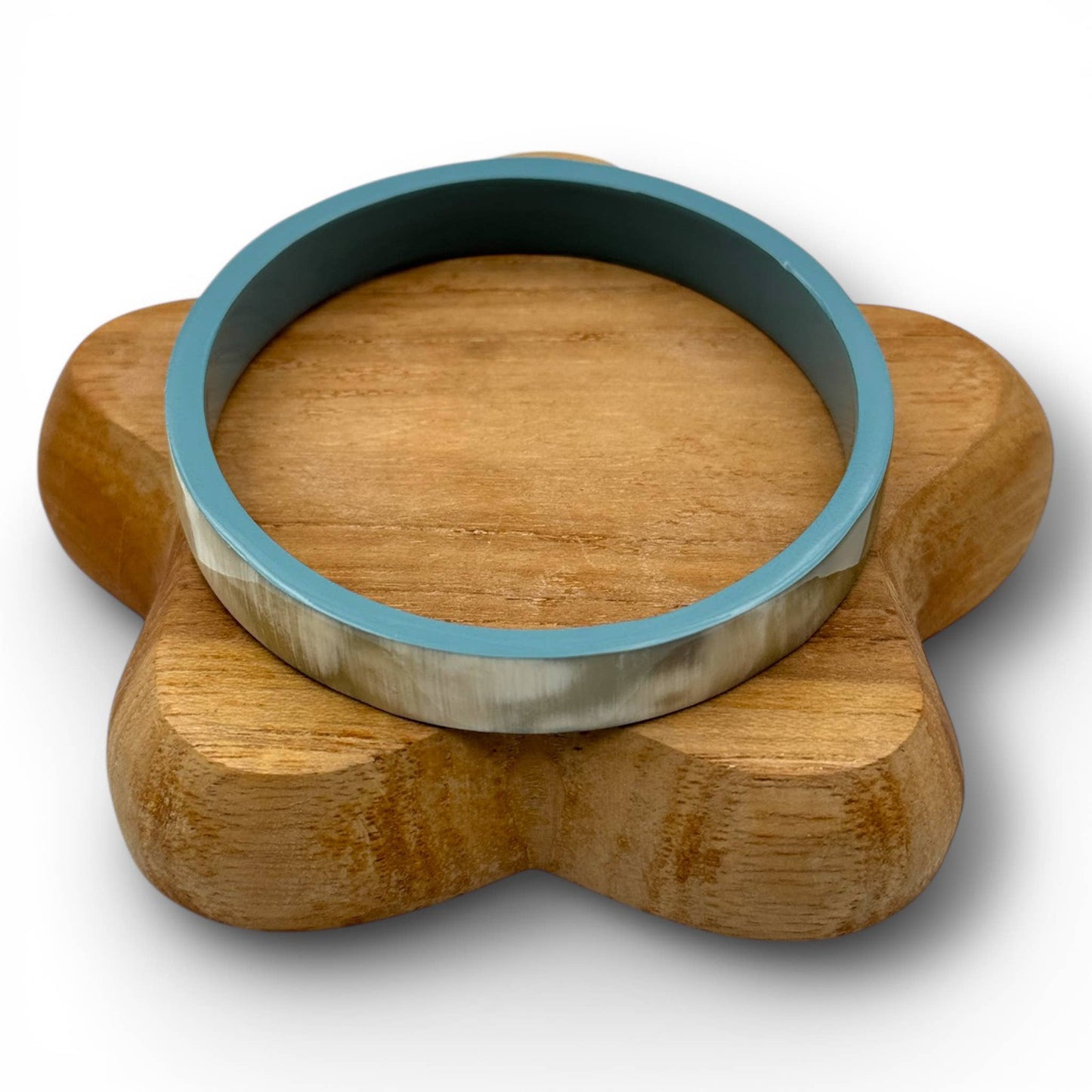 Lacquered buffalo horn bangle Width 1 cm Milky blue